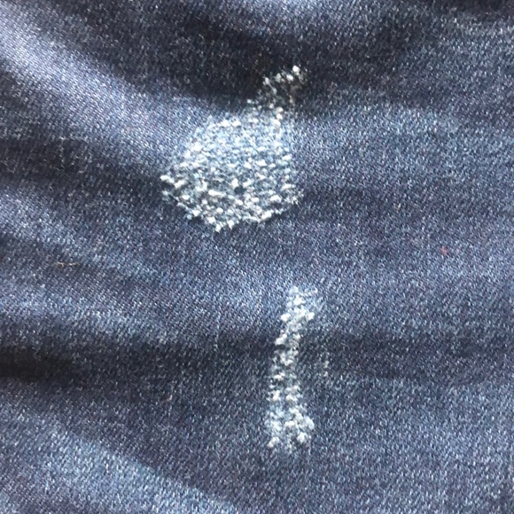 Contemporary jeans. - Picture 6 of 9